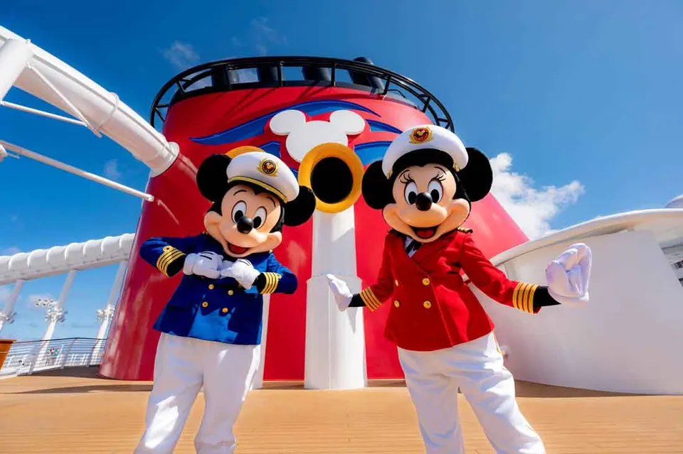 Mickey y Minnie Mouse a bordo de un crucero de Disney
