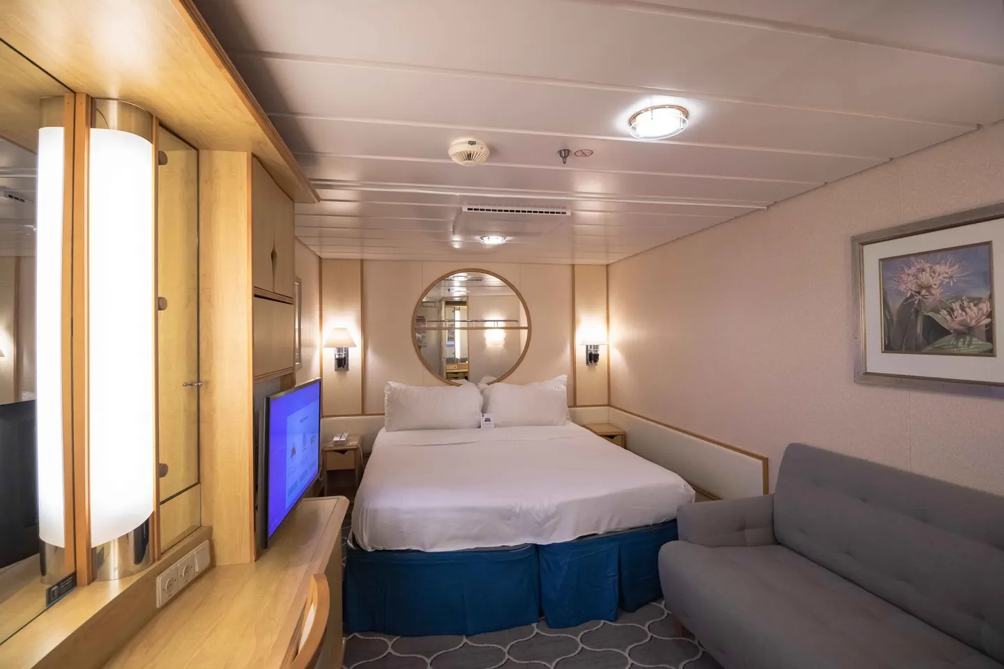 Camarote interior de crucero cómodo y acogedor
