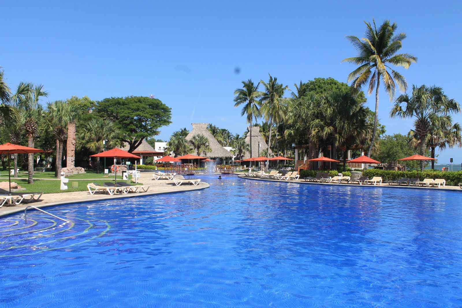 Decameron Salinitas, El Salvador